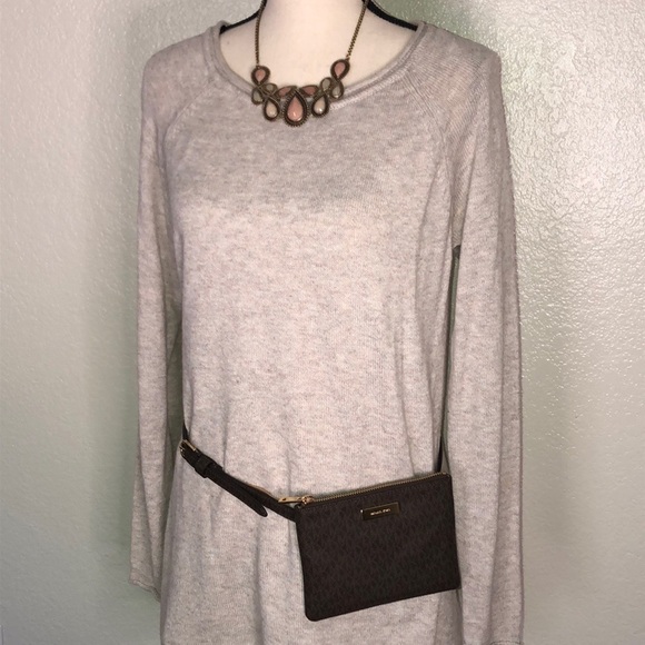 Michael Kors Signature Fanny Pack - Picture 3 of 13